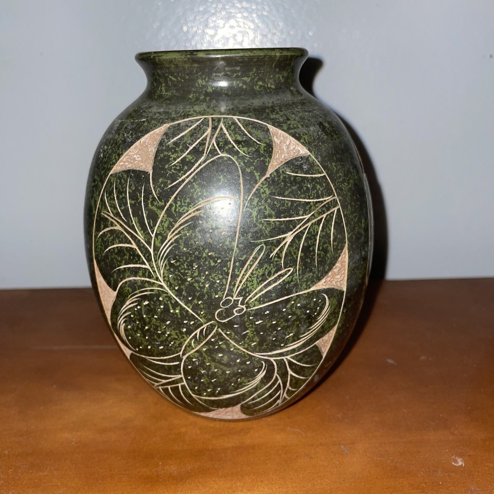 Etched Art Pottery Vase Ramon Moran Central America Monkey & Iguana Green 6"
